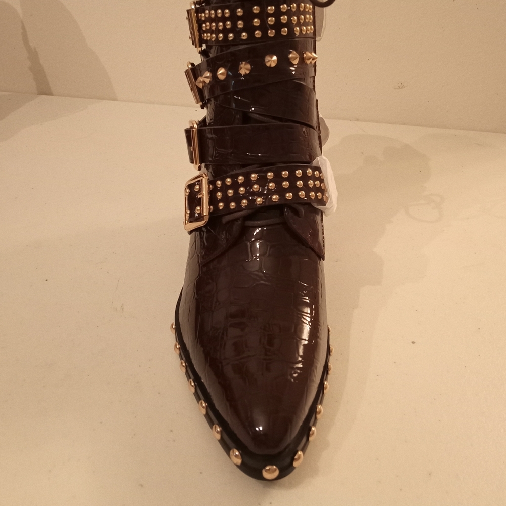 SALE🎁NIB🎁FREE GIFT INCLUDED🎁NWT Bootie Croc Embossed Studs Spikes Embellish - Picture 9 of 16